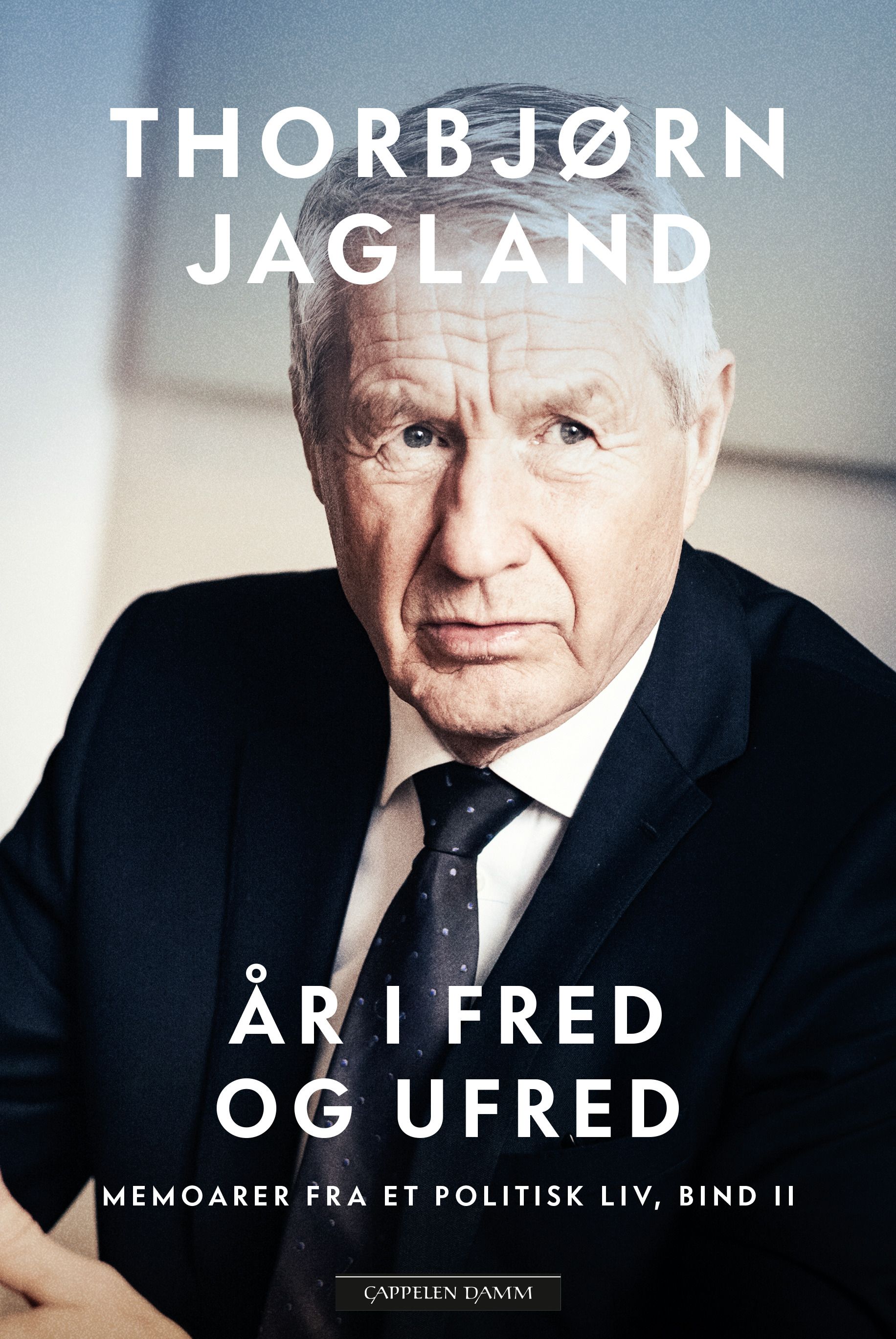 År i fred og ufred - memoarer fra et politisk liv, bind II