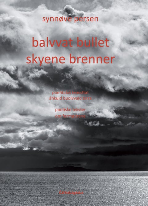 Balvvat bullet = Skyene brenner : poetiske tekster om formødrene - poehtalaš teavsttat áhkuid buolvvaid birra = poteiske tekster om formødrene