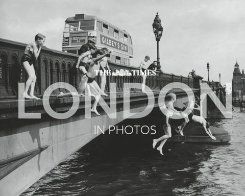 TIMES LONDON IN PHOTOS HB - A History of the Nation’s Capital Through the Camera Lens