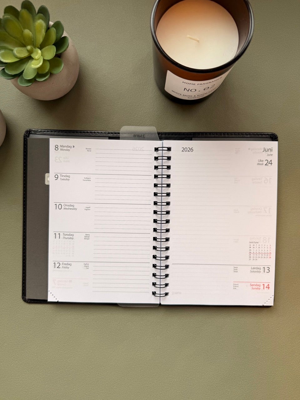 Kalender 2026 7.Sans Futurum Refill i omslag Sort