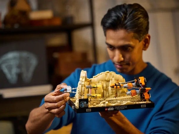 Lego Diorama med Mos Espa-podrace 75380