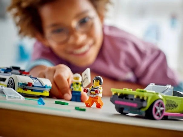 Lego Politibil på muskelbil-jakt 60415