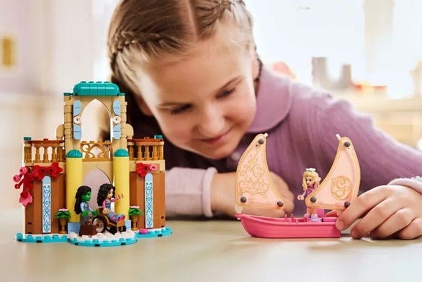 Lego Glinda Elphaba og Nessarose på Shiz Uni 75681