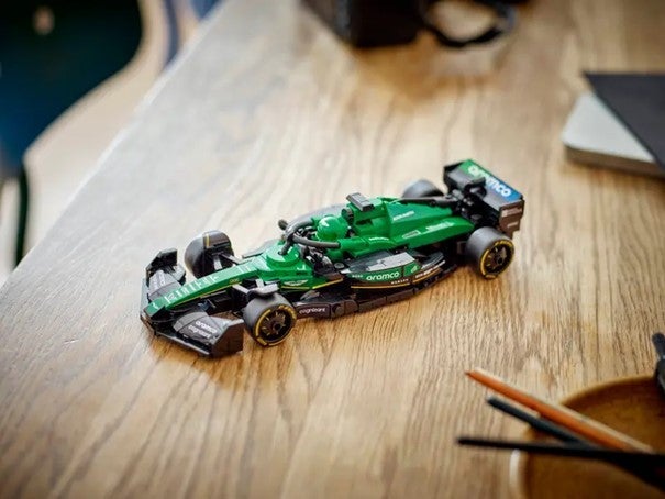 Lego Aston Martin Aramco F1 AMR24-racerbil 77245