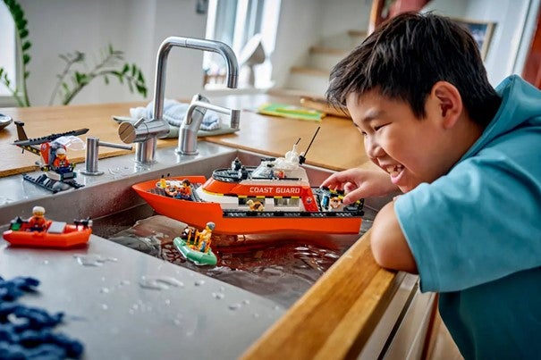 Lego Kystvaktens helikopter og redningsbåt 60504