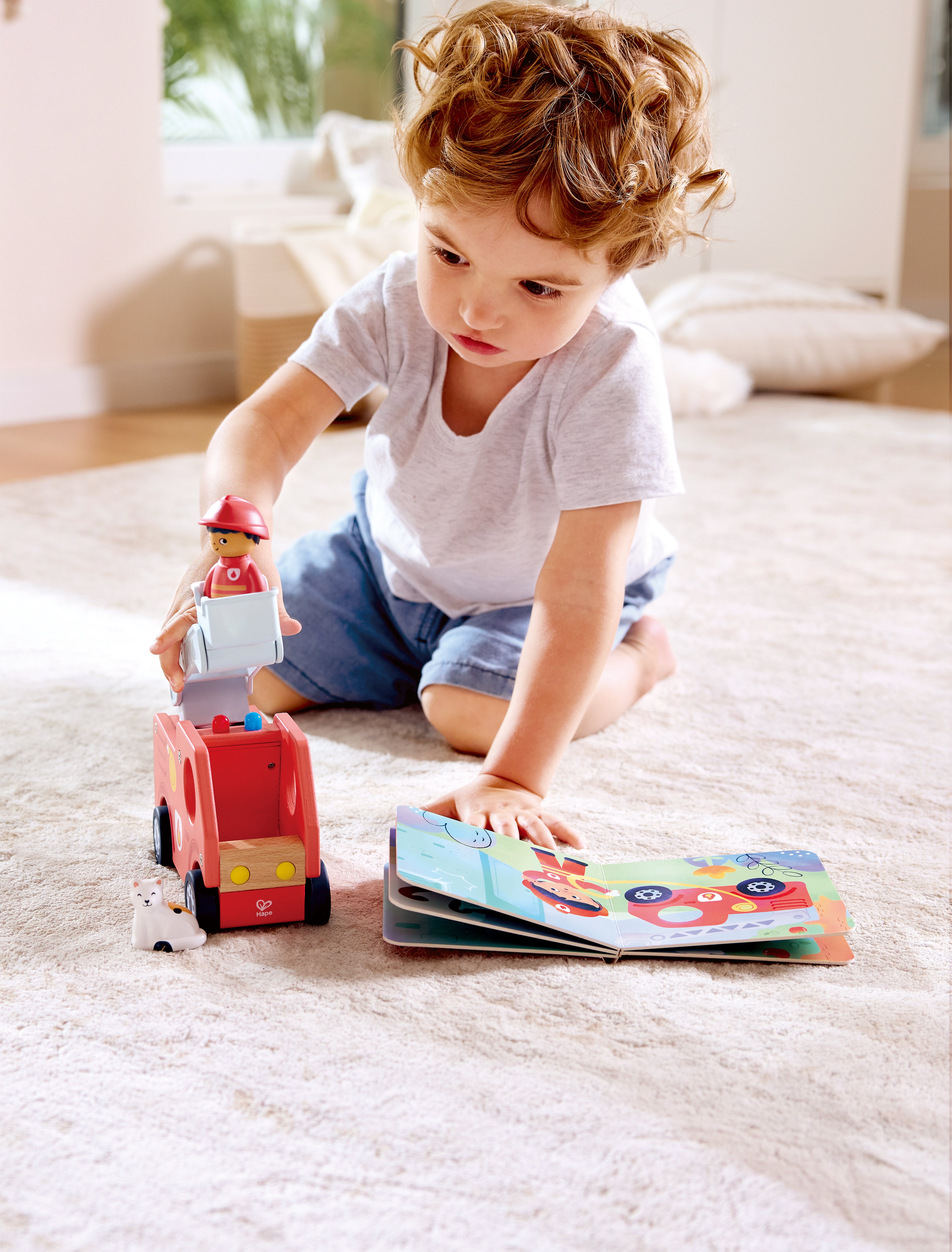 Hape The Roaring Fire Truck M Lyd