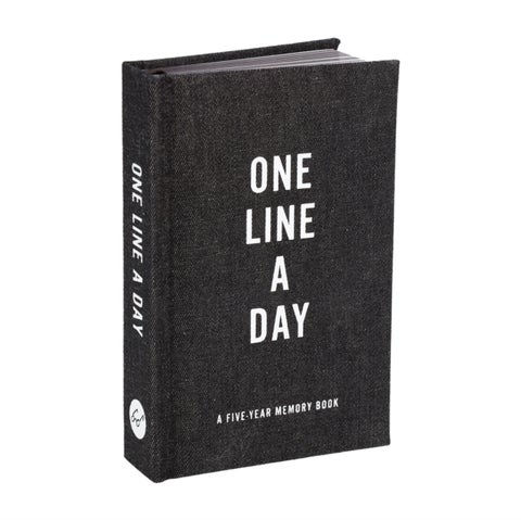 Black Canvas One Line a Day - A Five-Year Memory Book