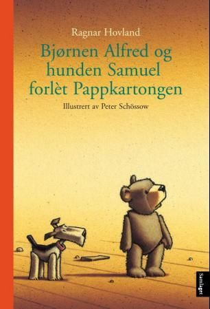 Bjørnen Alfred og hunden Samuel forlèt pappkartongen - m