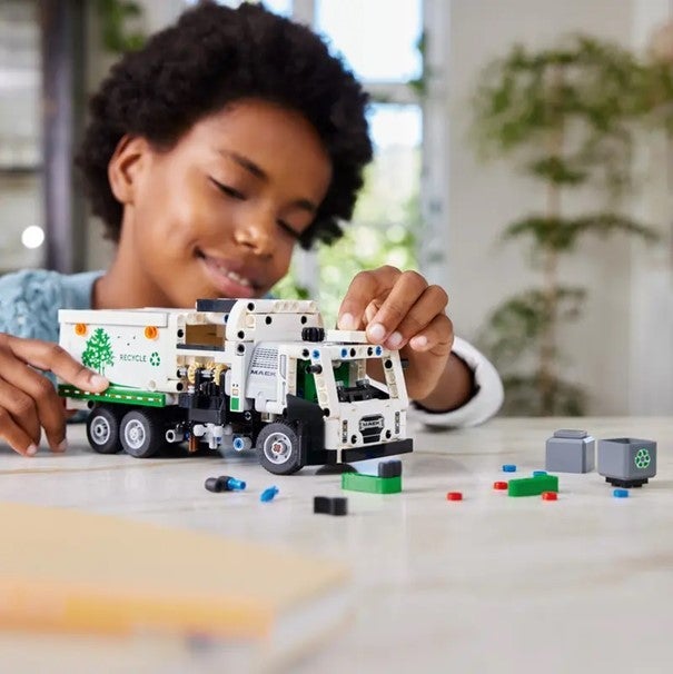 Lego Mack LR Electric søppelbil 42167