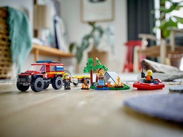 Lego Firehjulsdrevet brannbil m/redningsbåt 60412