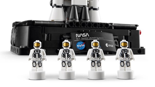 Lego NASA Artemis SLS-rakett 42221