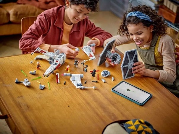 Lego Kombimodell med TIE Fighter og X-Wing 75393