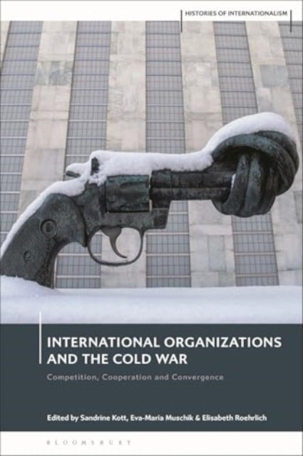 International Organizations and the Cold War