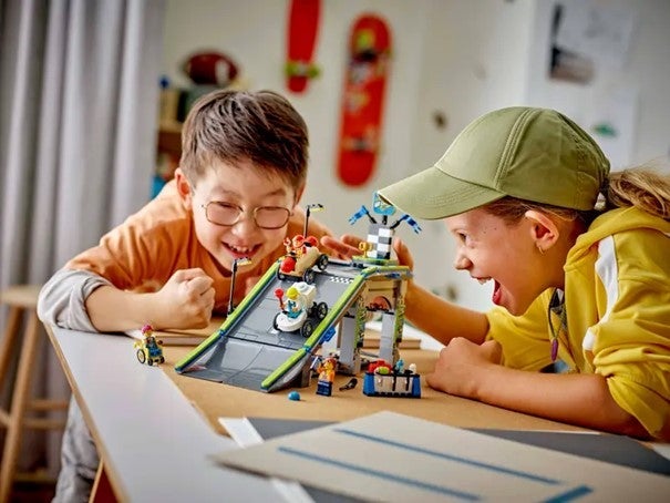 Lego Grenseløs action Racerbilbane med rampe 60460