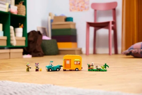 Lego Leif med campingvogn og hagebutikk 77054