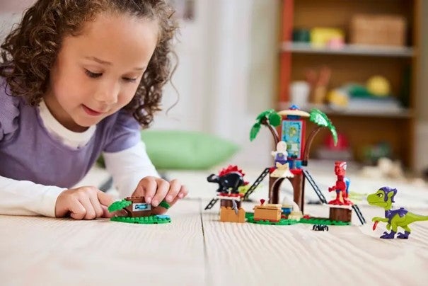 Lego Raptorkamp ved hovedkvarteret i treet 11200