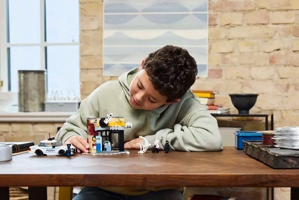 Lego Spider-Verse: Miles Morales mot Spot 76311