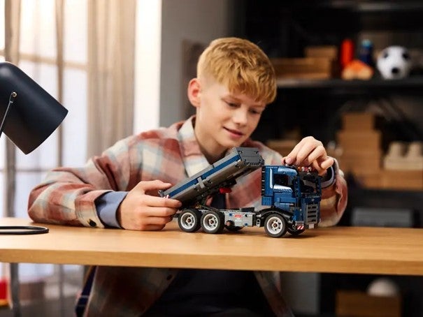 Lego Lastebil med tipplan 42203