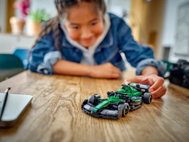 Lego Aston Martin Aramco F1 AMR24-racerbil 77245