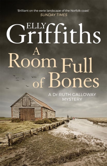 A Room Full of Bones. Dr Ruth Galloway Mysteries 4 - The Dr Ruth Galloway Mysteries 4