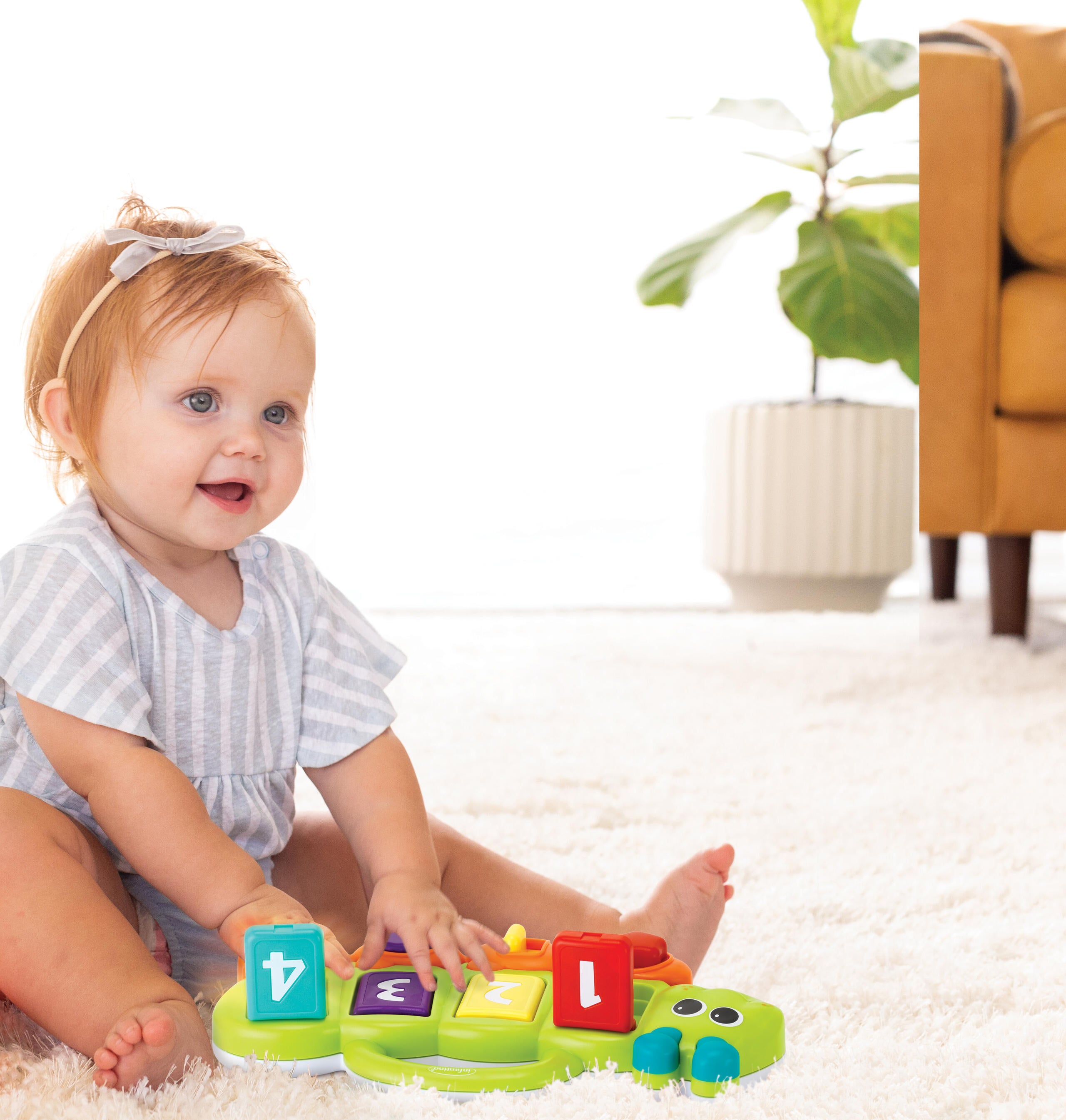 Pop Up Buddy Lyd og Lys Infantino 30cm