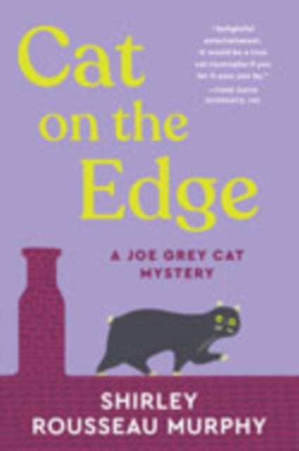 Cat on the Edge - A Joe Grey Cat Mystery