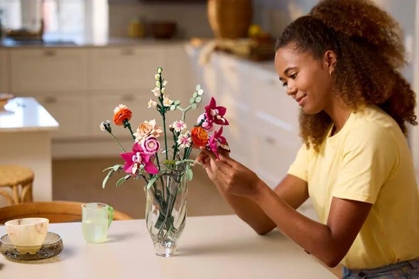 Lego Vakker bukett med rosa blomster 10342
