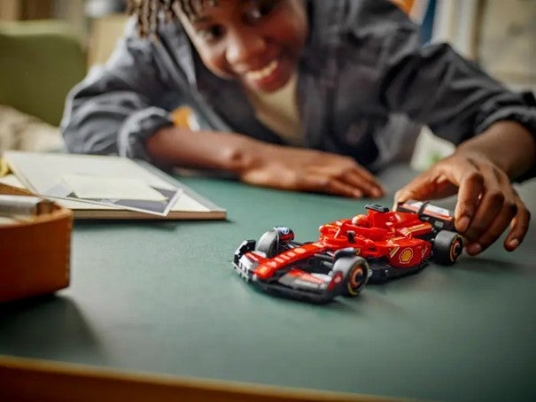 Lego Ferrari SF-24 F1-racerbil 77242