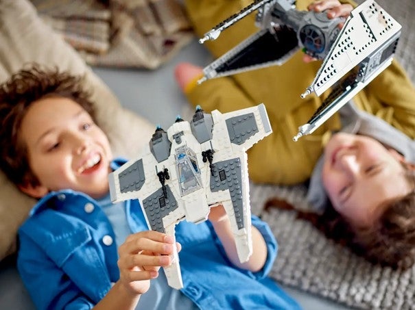 Lego Mandaloriansk Fang-stjernejager mot TIE 75348