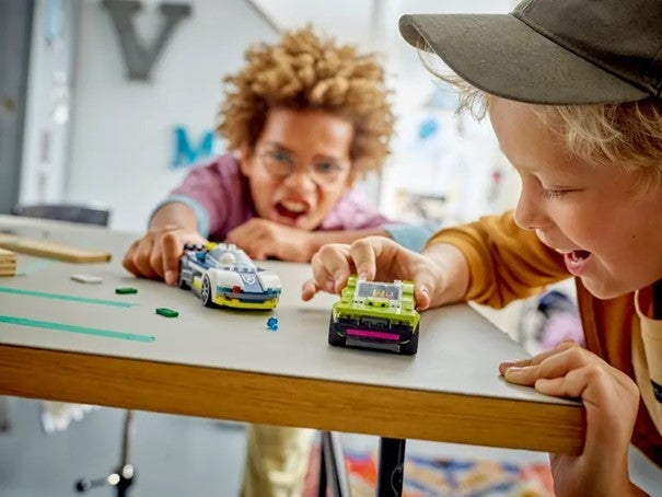 Lego Politibil på muskelbil-jakt 60415