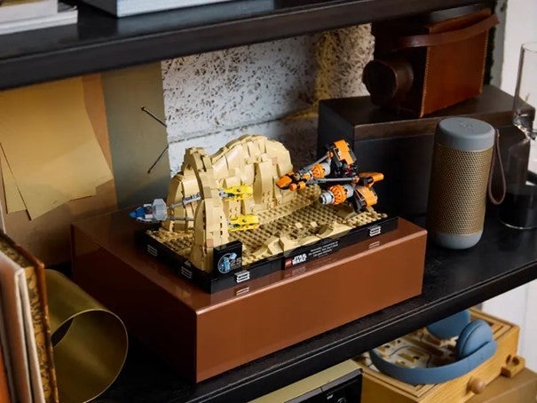 Lego Diorama med Mos Espa-podrace 75380