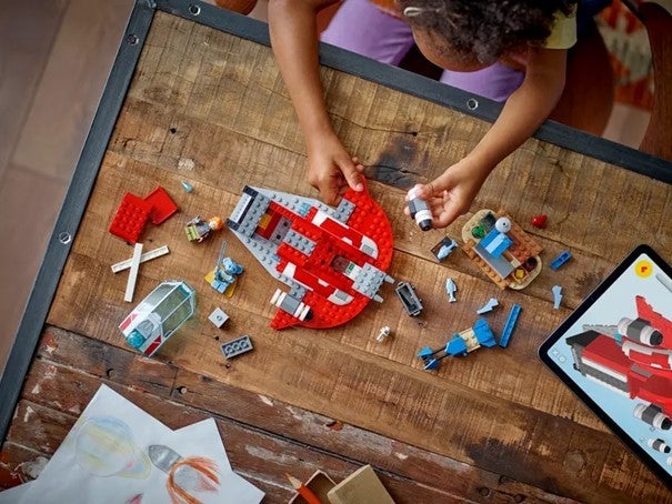 Lego The Crimson Firehawk 75384