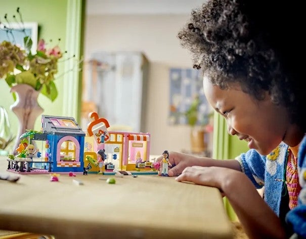 Lego Butikk med vintage-klær 42614