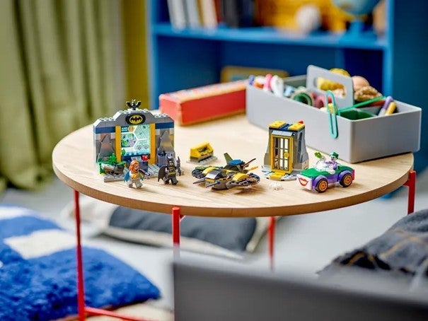 Lego Batcave med Batman, Batgirl og Jokeren 76272