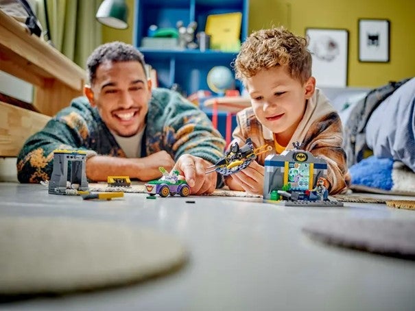 Lego Batcave med Batman, Batgirl og Jokeren 76272