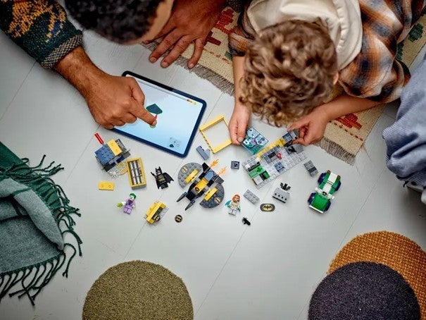 Lego Batcave med Batman, Batgirl og Jokeren 76272