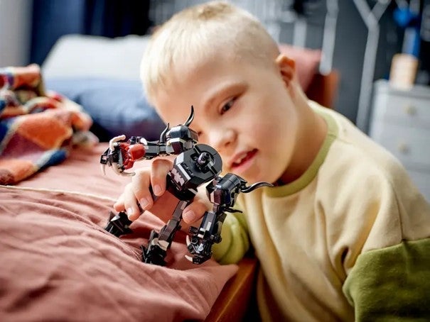 Lego Venom-robot mot Miles Morales 76276