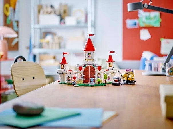 Lego Kjemp mot Roy ved slottet til Peach 71435