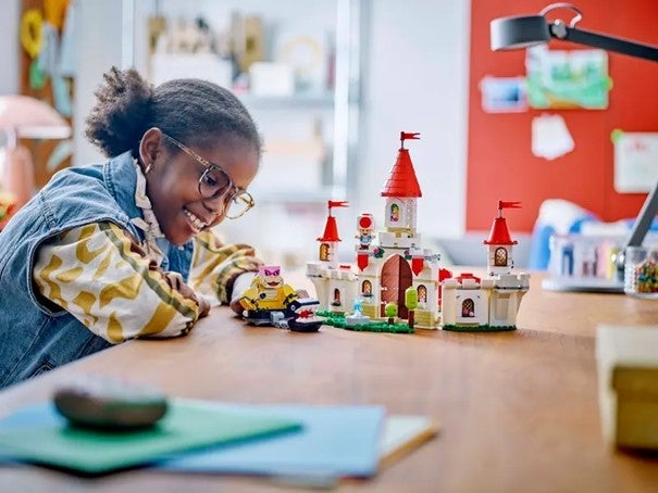 Lego Kjemp mot Roy ved slottet til Peach 71435