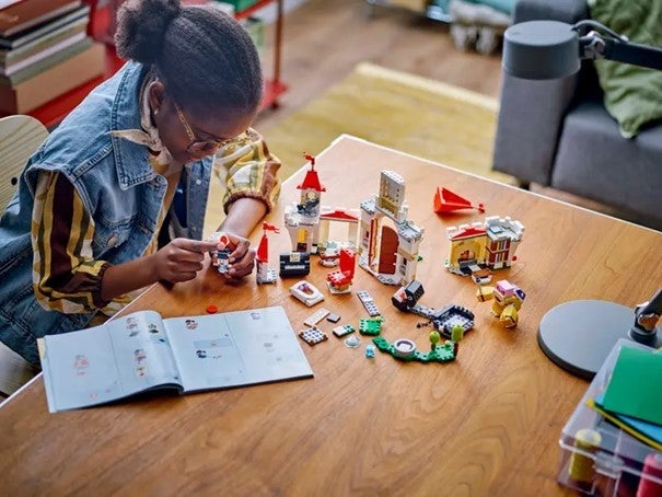 Lego Kjemp mot Roy ved slottet til Peach 71435