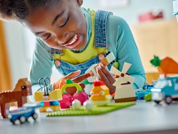 Lego Kreativ bygging med fargerike klosser