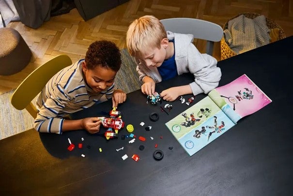 Lego Coopers tigerrobot og Zeros hotrod 71497