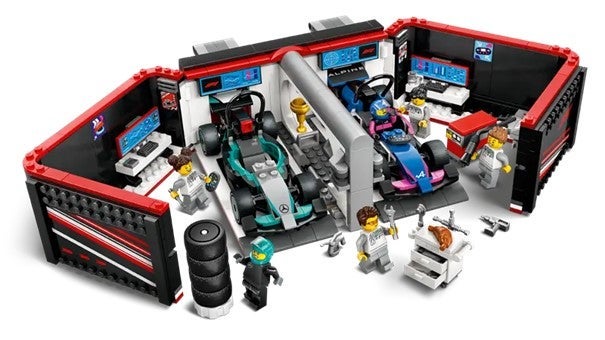 Lego F1-verksted med Mercedes-AMG og Alpine 60444