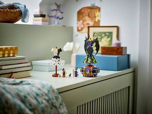 Lego Maleficents og Cruella De Vils kjoler 43262