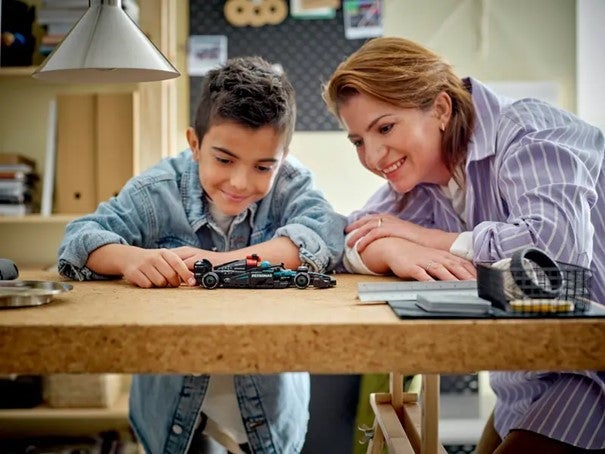 Lego Mercedes-AMG F1 W15-racerbil 77244