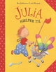 Julia hjelper til
