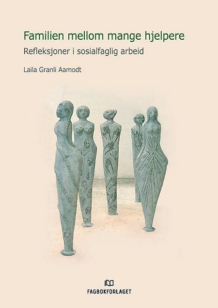 Familien mellom mange hjelpere - refleksjoner i sosialfaglig arbeid