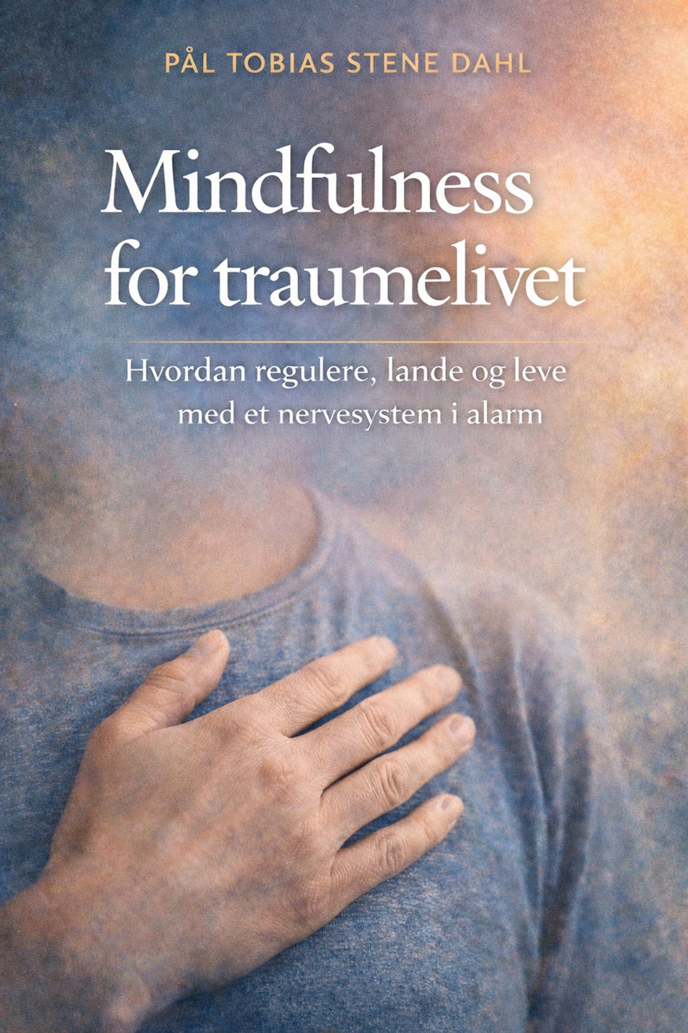 Mindfulness for traumelivet - hvordan regulere, lande og leve med et nervesystem i alarm