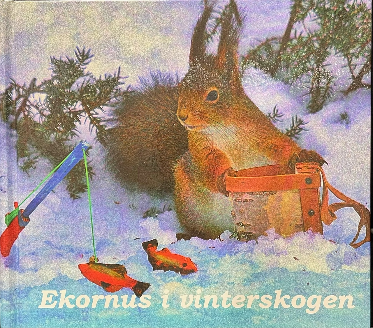 Ekornus i vinterskogen