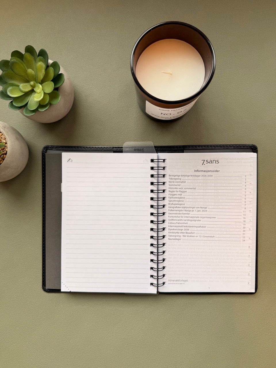 Kalender 2026 7.Sans Futurum Refill i omslag Sort